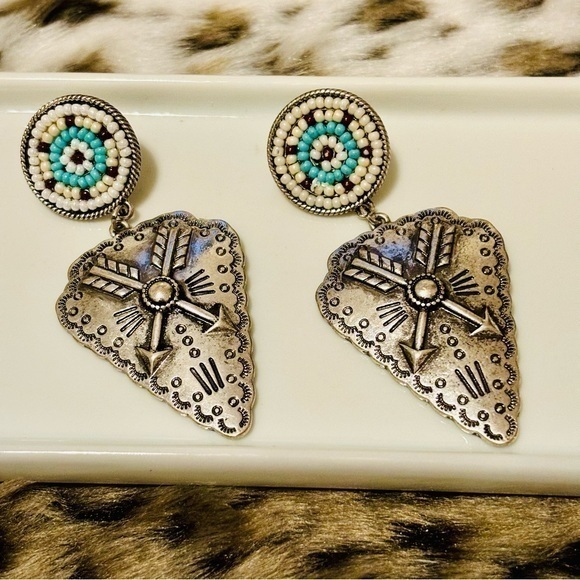 Jewelry - Concho beaded earrings​